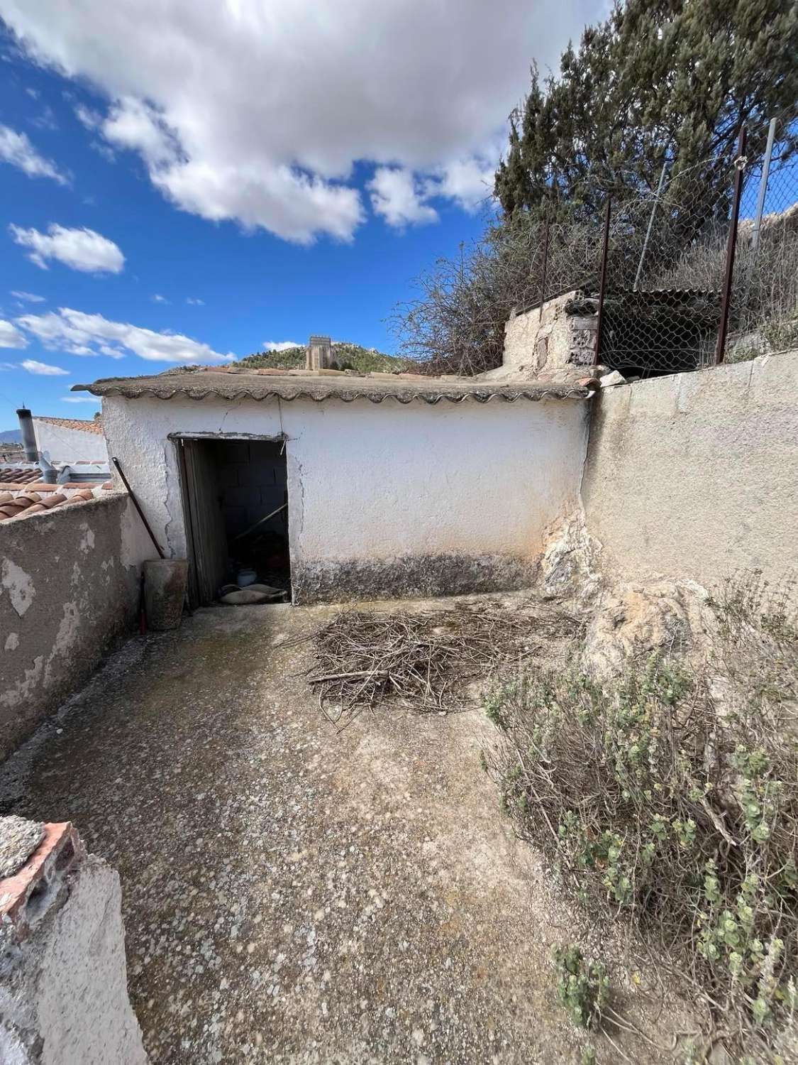 Casa adosada de 5 dormitorios y 2 baños con terraza en la azotea - Vélez Blanco