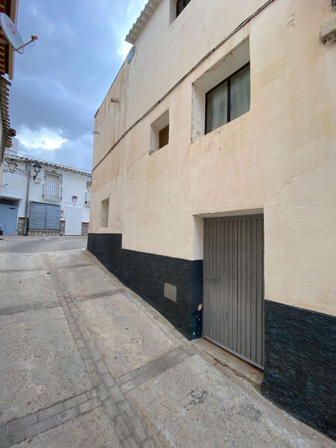 Casa reformada con garaje en el centro de María