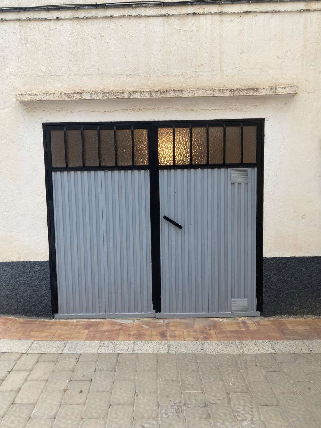 Maison réformée avec garage au centre de Maria