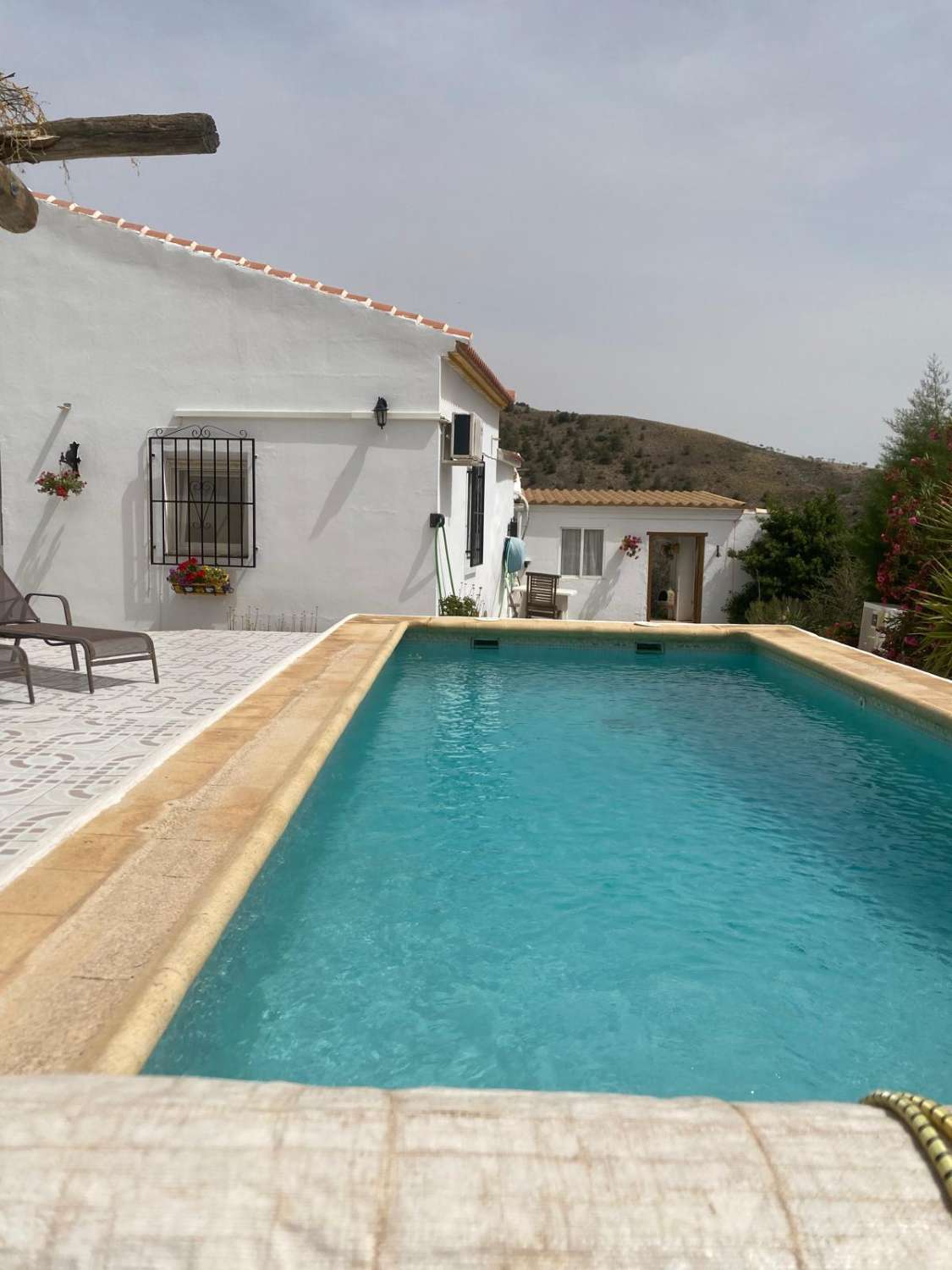 Villa with 3 beds / 2 baths and swimming pool in lovely setting near Oria