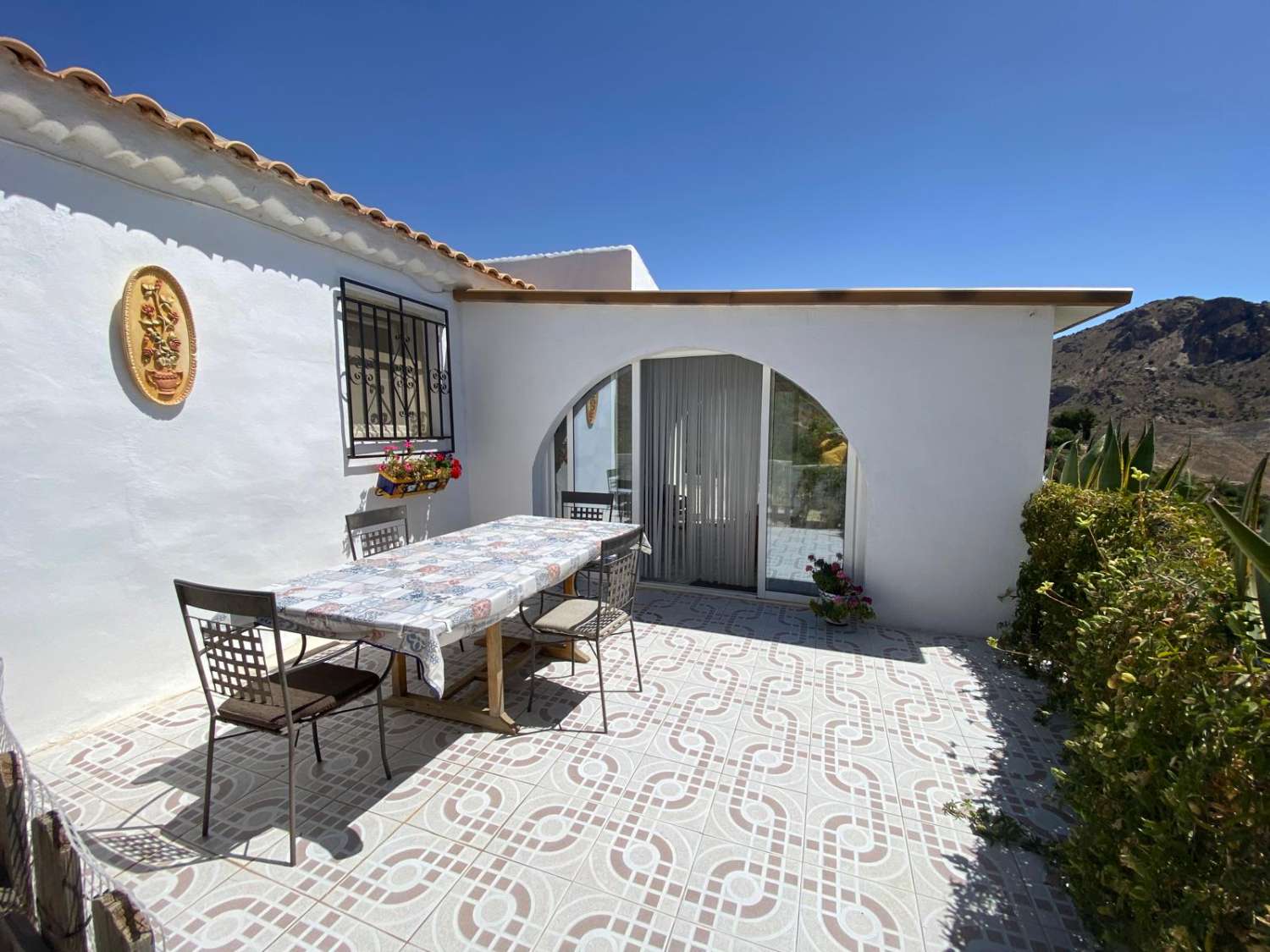 Villa with 3 beds / 2 baths and swimming pool in lovely setting near Oria