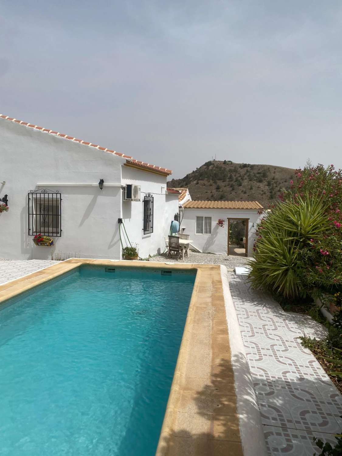 Villa avec 3 chambres / 2 salles de bains et piscine dans un cadre agréable près d'Oria