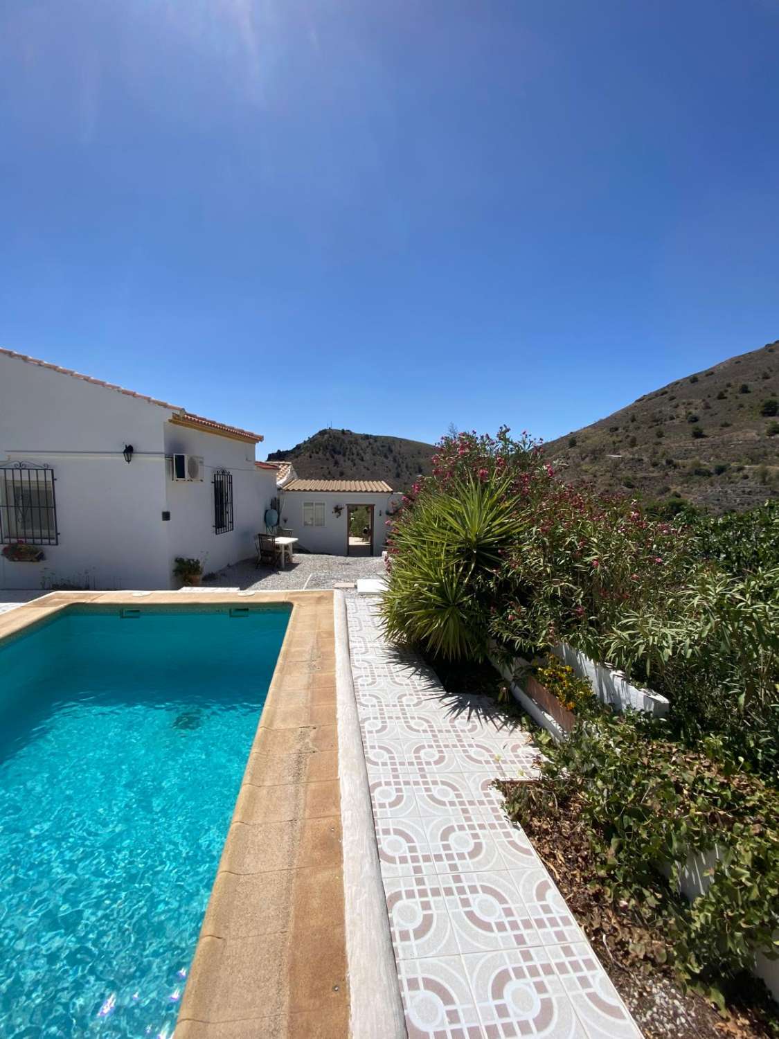 Villa with 3 beds / 2 baths and swimming pool in lovely setting near Oria