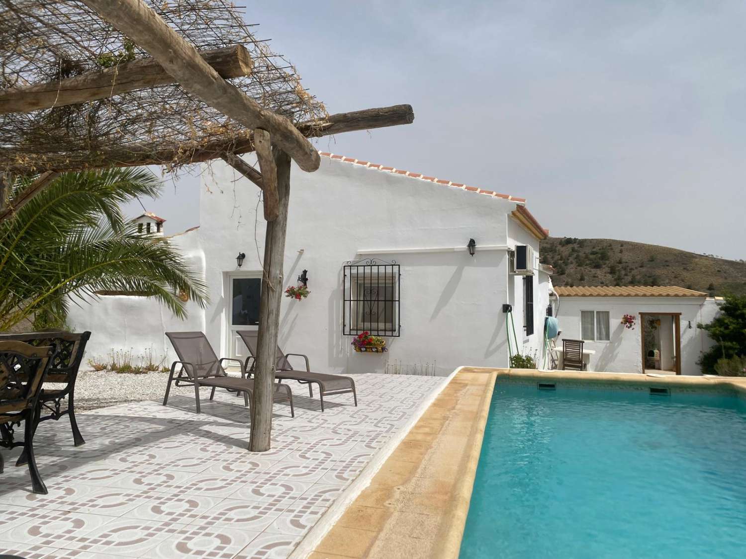 Villa with 3 beds / 2 baths and swimming pool in lovely setting near Oria