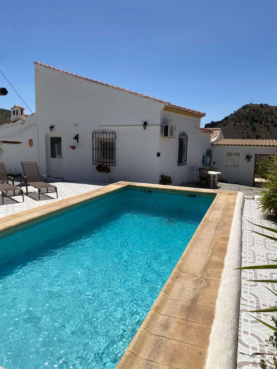 Villa with 3 beds / 2 baths and swimming pool in lovely setting near Oria