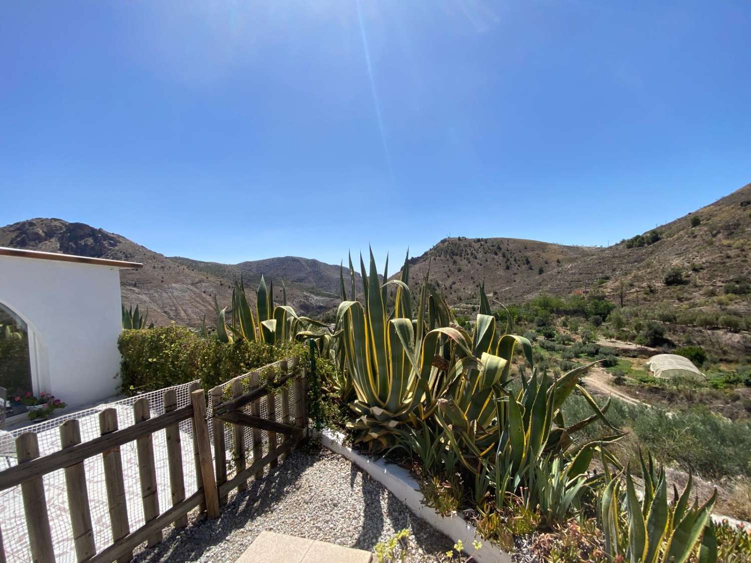 Villa avec 3 chambres / 2 salles de bains et piscine dans un cadre agréable près d'Oria