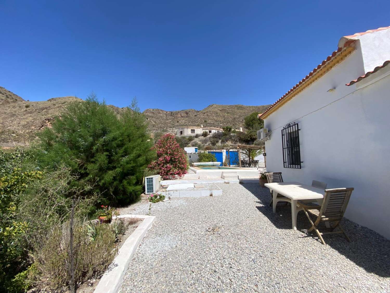 Villa avec 3 chambres / 2 salles de bains et piscine dans un cadre agréable près d'Oria