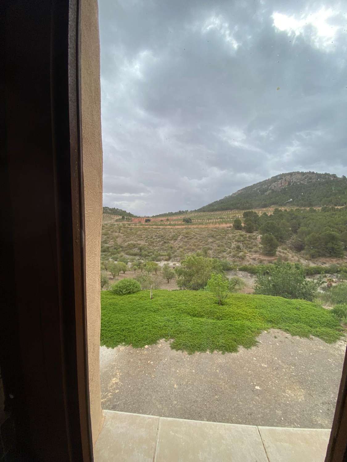 Large reformed cortijo with land