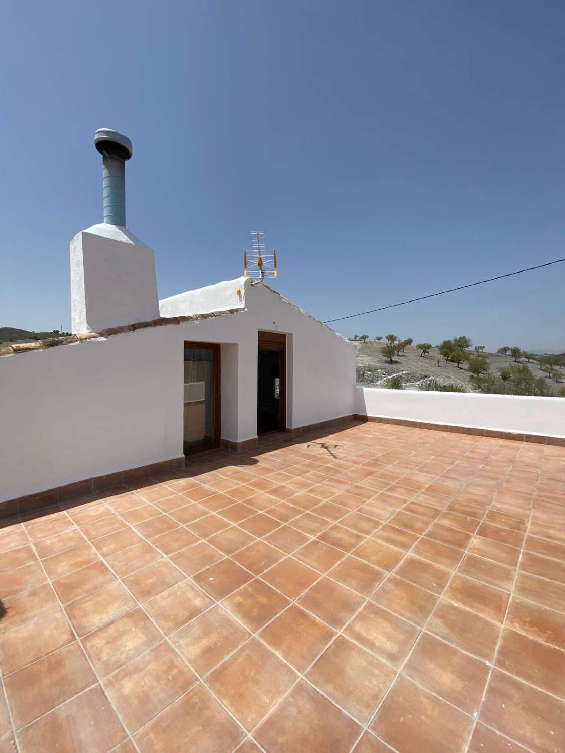 Superbe 5 chambres, 3 salles de bain avec piscine, Cortijo à Henares avec 8 hectares de terrain