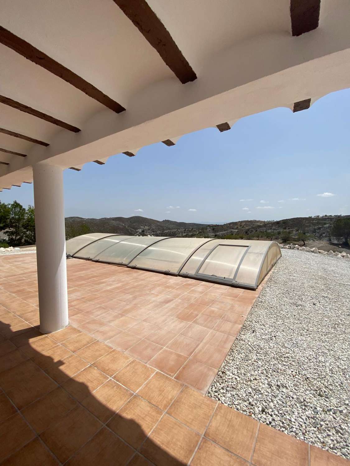 Superbe 5 chambres, 3 salles de bain avec piscine, Cortijo à Henares avec 8 hectares de terrain