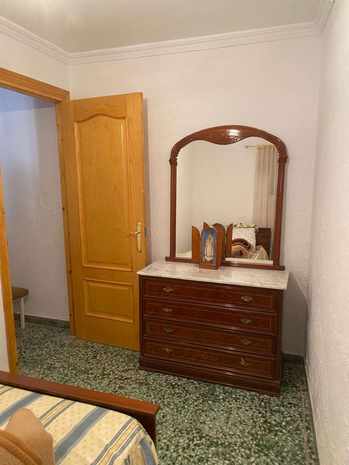 Encantadora casa adosada de 3 dormitorios y 2 baños con patio exterior en Maria