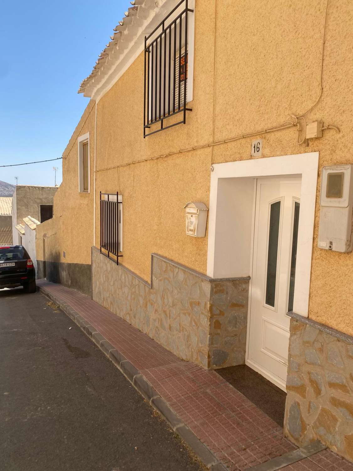 Encantadora casa adosada de 3 dormitorios y 2 baños con patio exterior en Maria