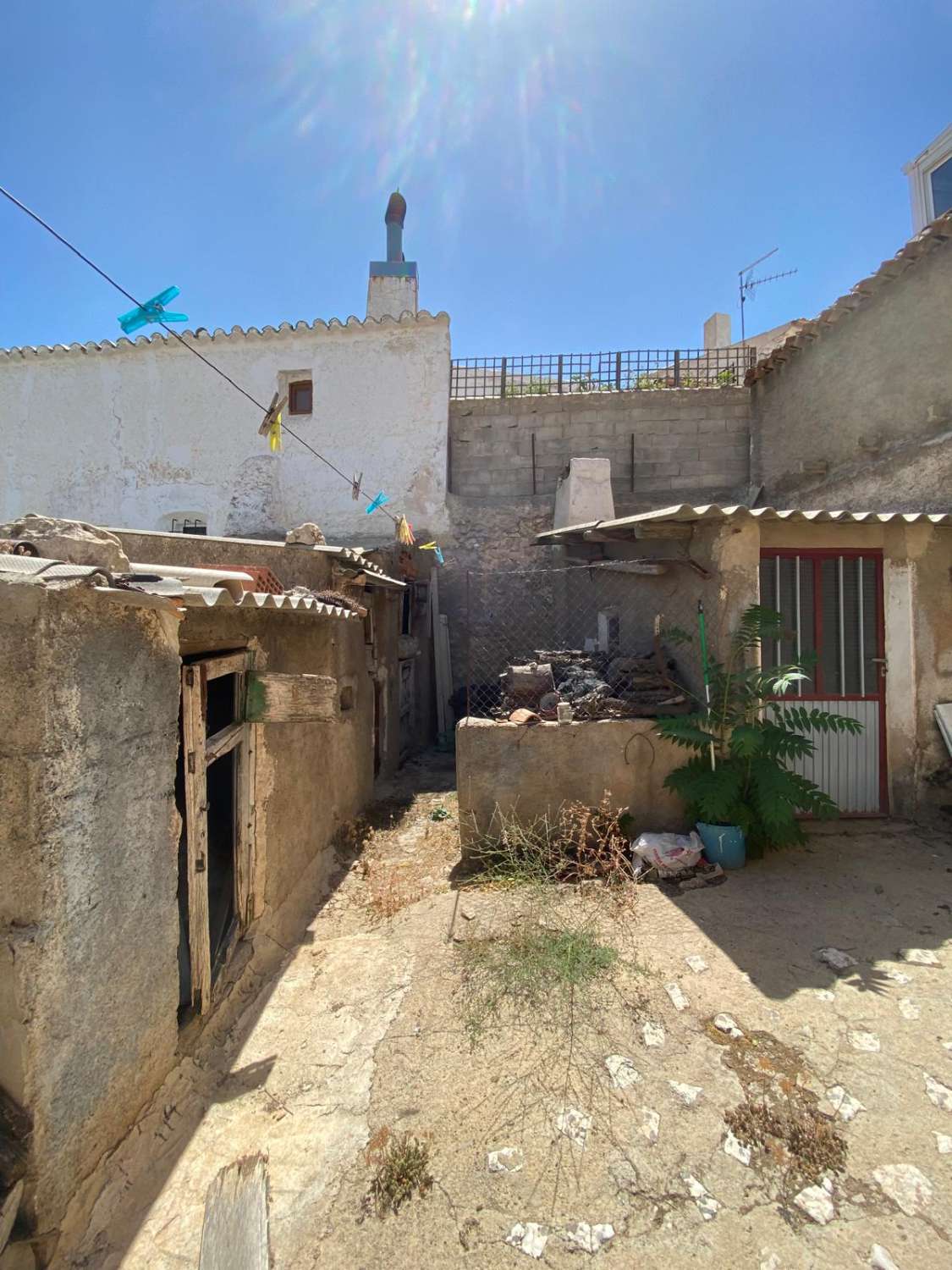 Charmante maison de ville de 3 chambres et 2 salles de bains avec patio extérieur à Maria