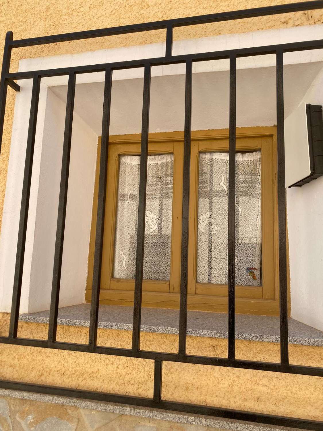 Encantadora casa adosada de 3 dormitorios y 2 baños con patio exterior en Maria