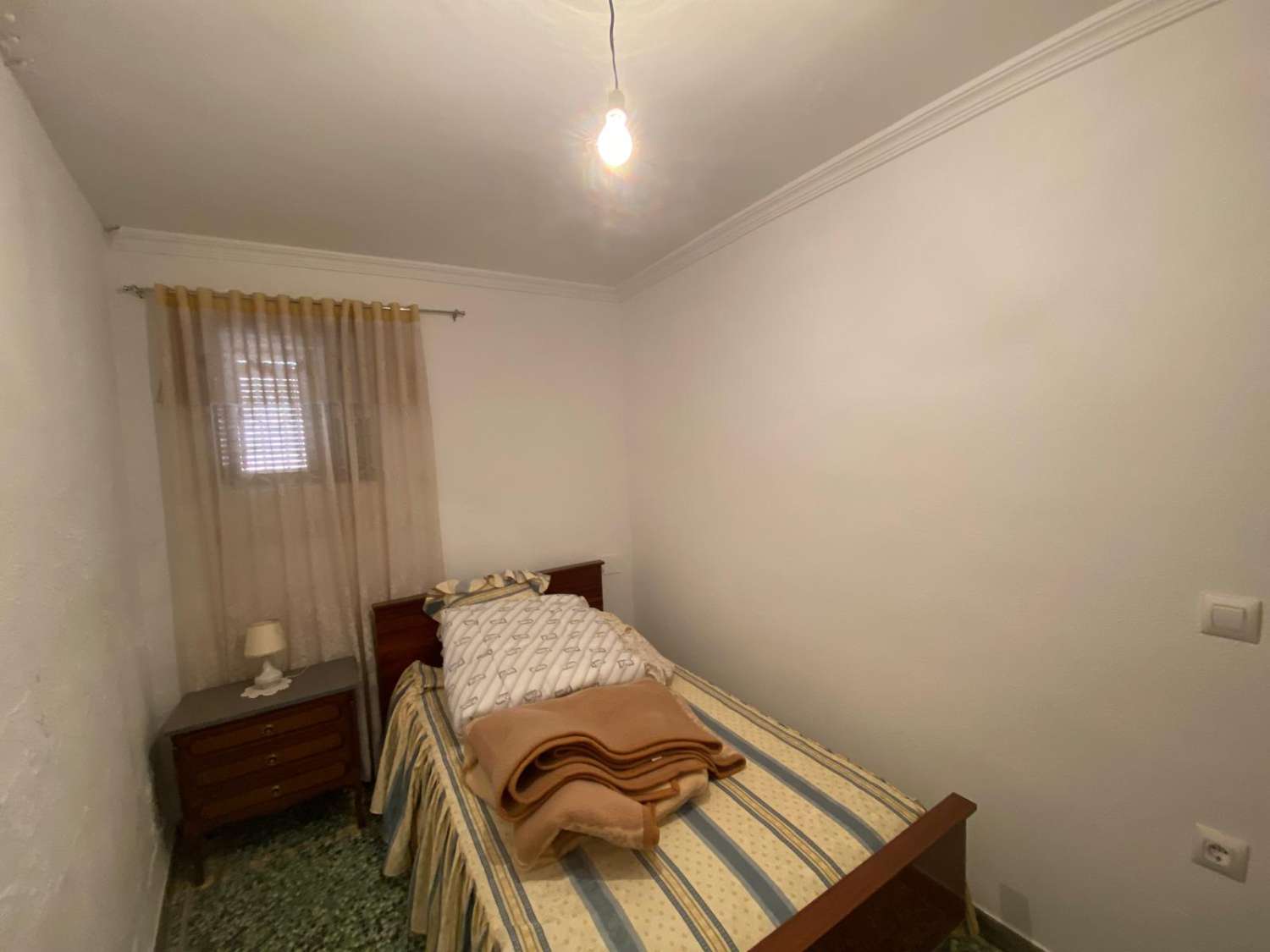 Encantadora casa adosada de 3 dormitorios y 2 baños con patio exterior en Maria