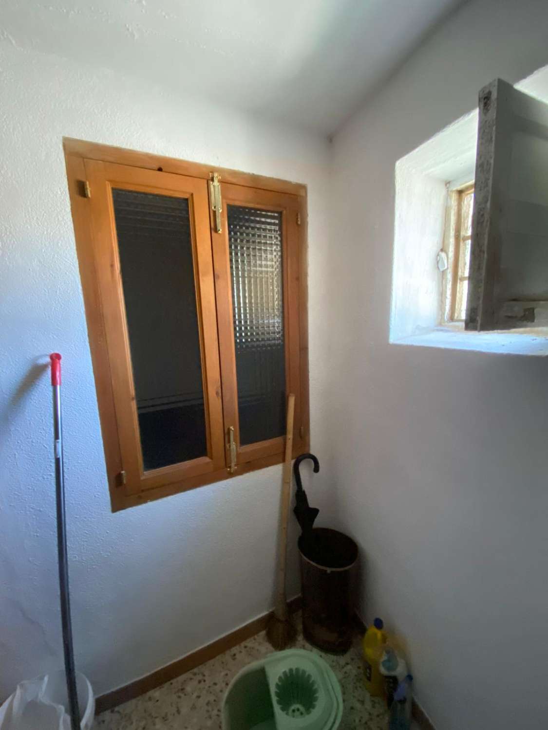 Encantadora casa adosada de 3 dormitorios y 2 baños con patio exterior en Maria