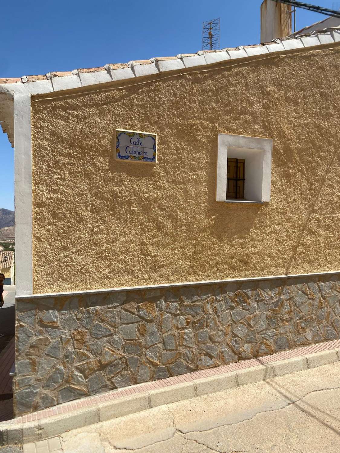 Encantadora casa adosada de 3 dormitorios y 2 baños con patio exterior en Maria