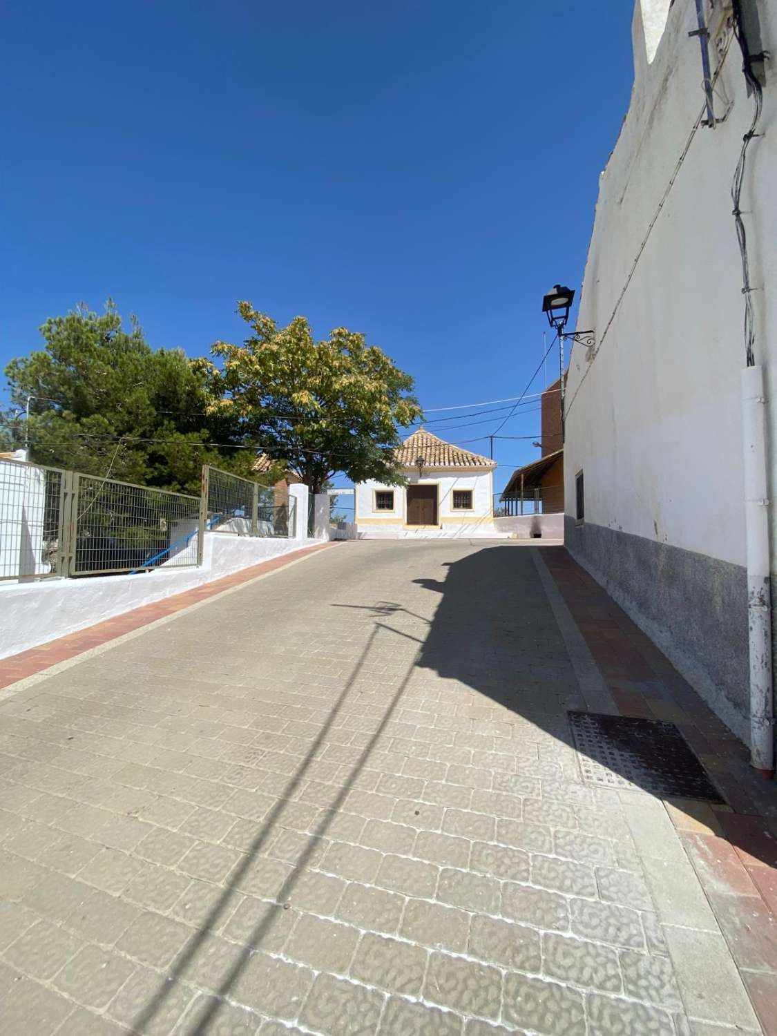 Town house, garage and separate out buildings in María