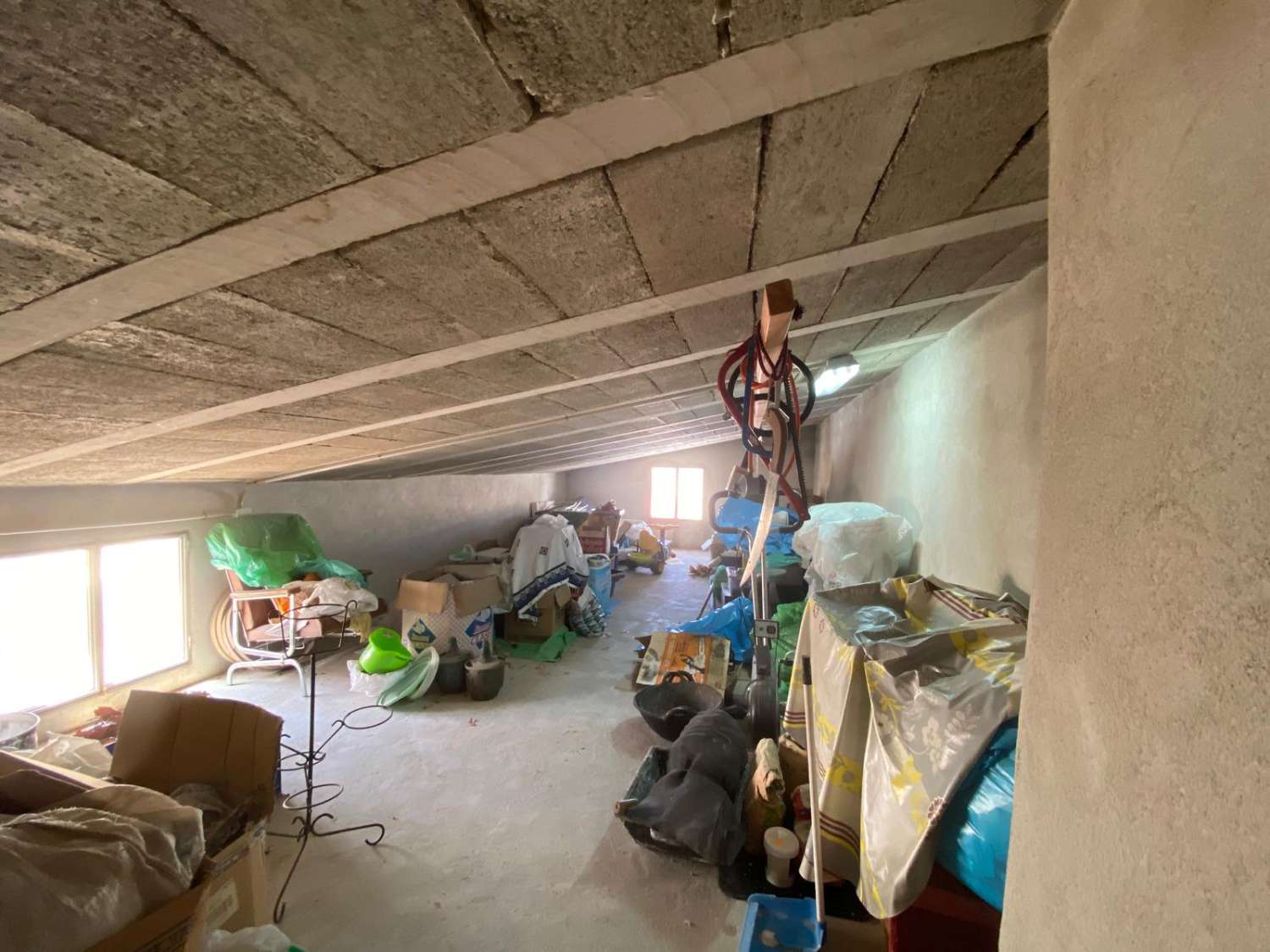 Town house, garage and separate out buildings in María