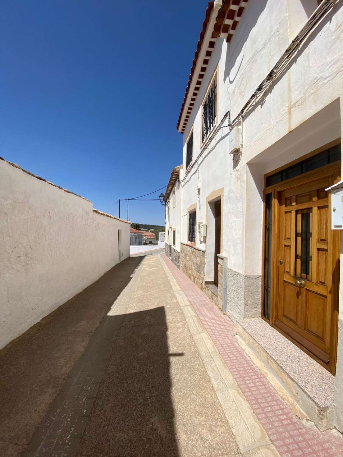 Town house, garage and separate out buildings in María