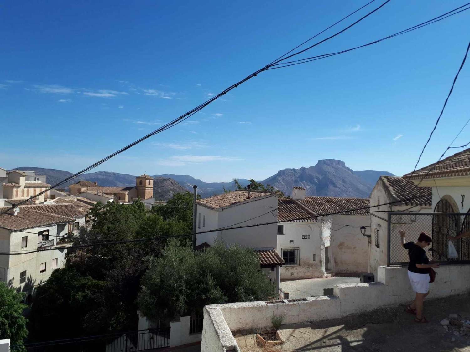 Gran casa de pueblo en Velez Blanco con potencial para 5 dormitorios y 2 baños y terrazas.