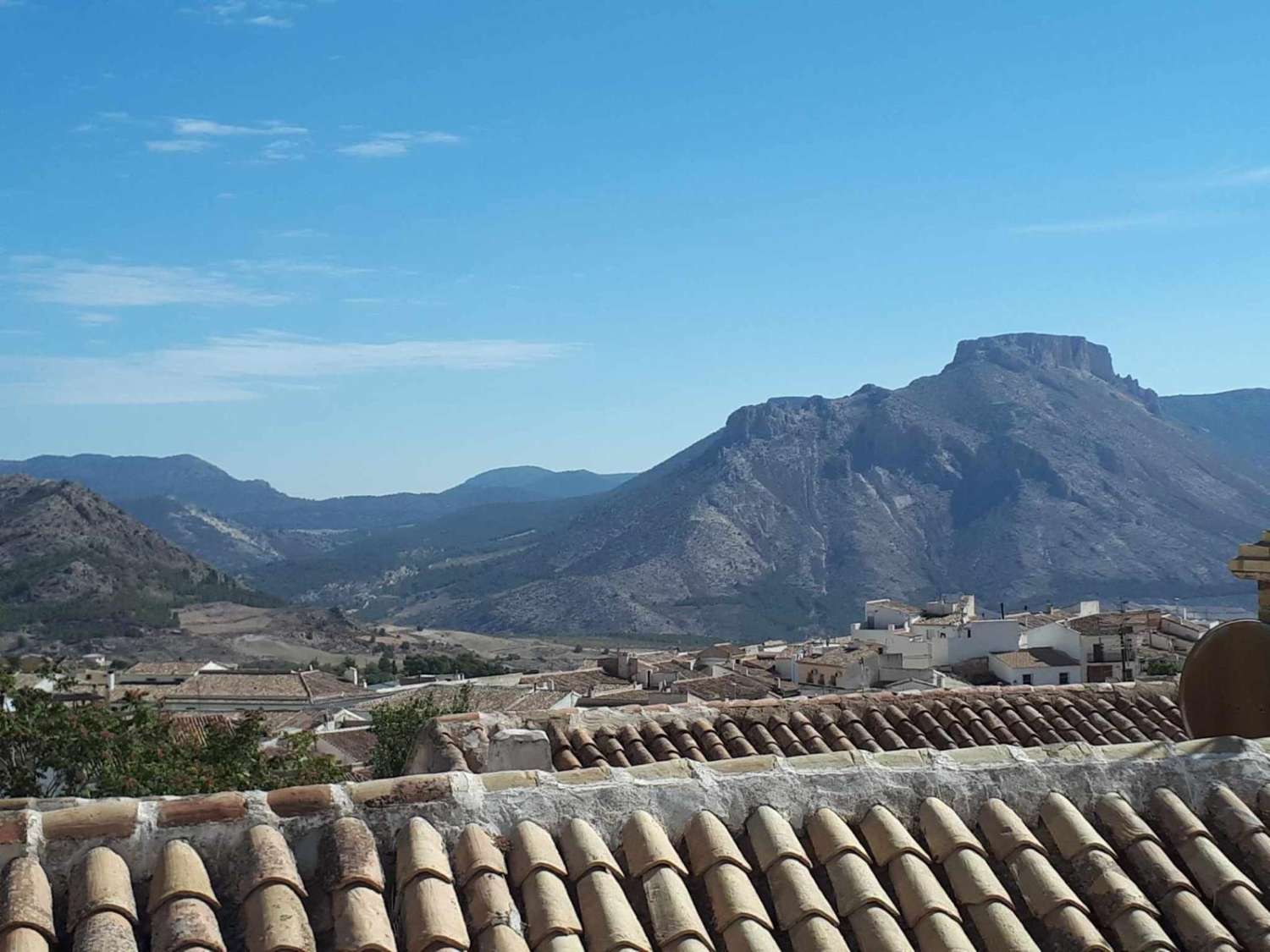 Large Town House in Velez Blanco with potential for 5 beds and 2 baths and terraces