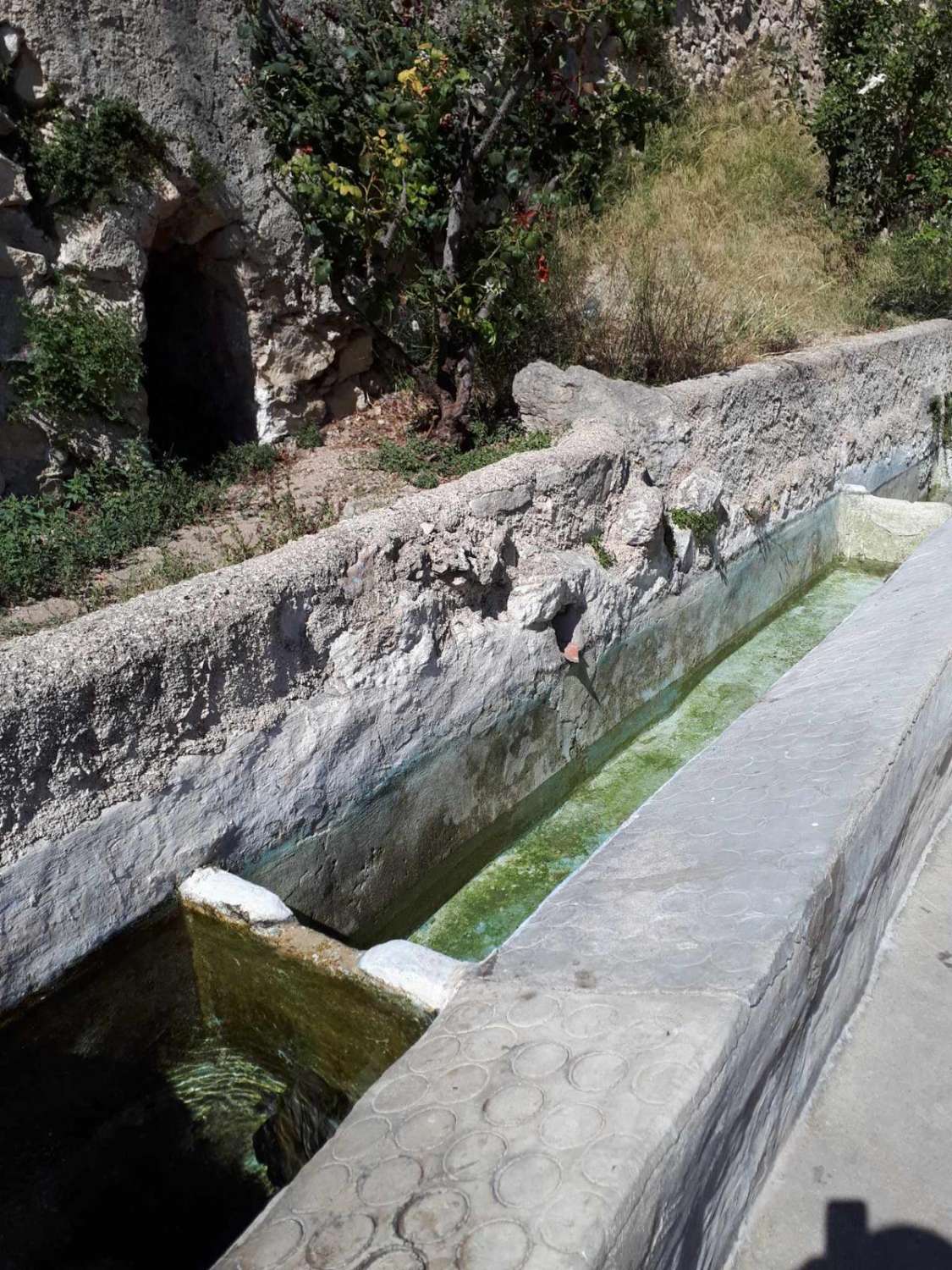 Gran casa de pueblo en Velez Blanco con potencial para 5 dormitorios y 2 baños y terrazas.