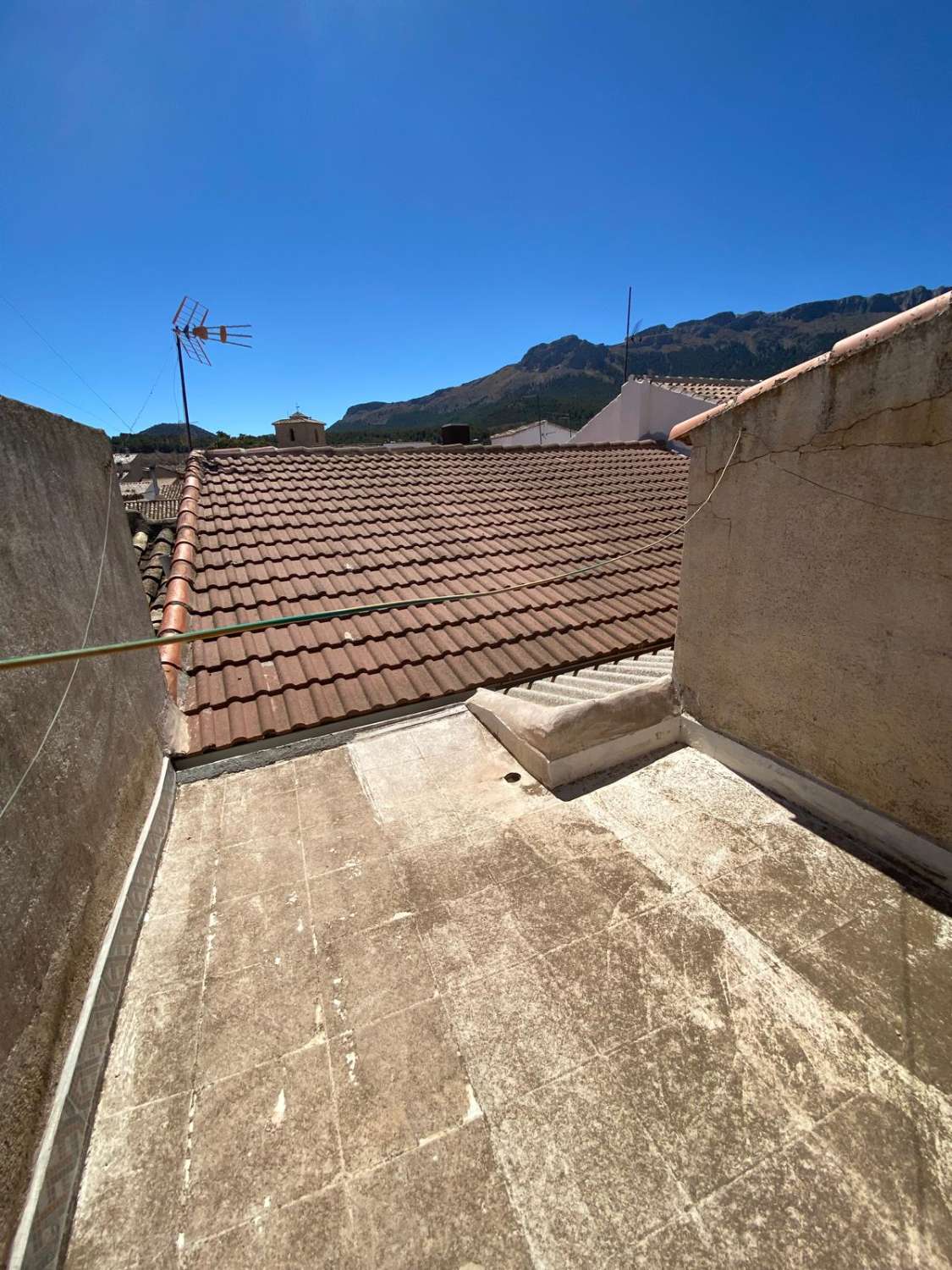 Casa de pueblo de 5 dormitorios y 2 baños con terraza exterior en Maria