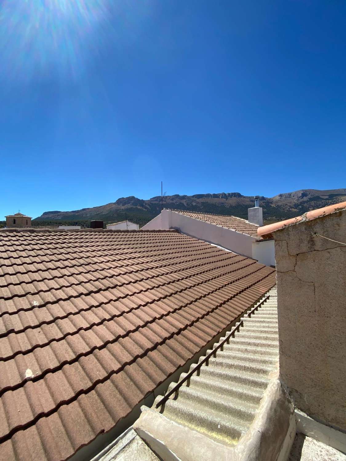 Casa de pueblo de 5 dormitorios y 2 baños con terraza exterior en Maria