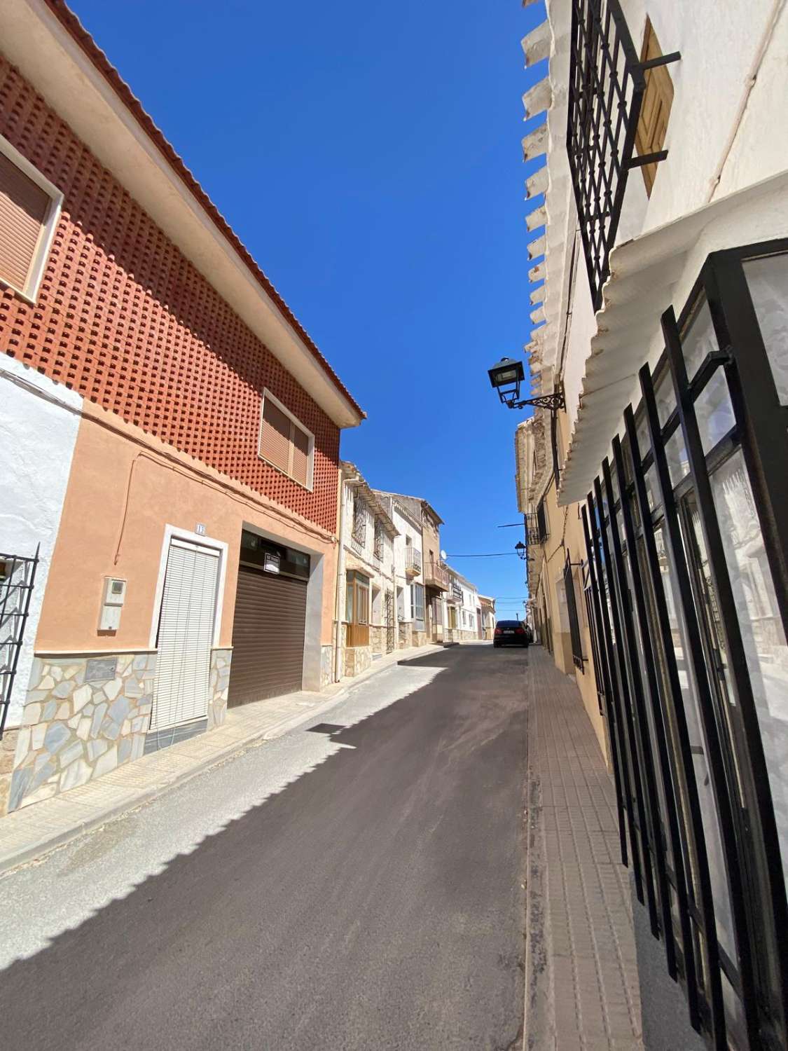 Casa de pueblo de 5 dormitorios y 2 baños con terraza exterior en Maria