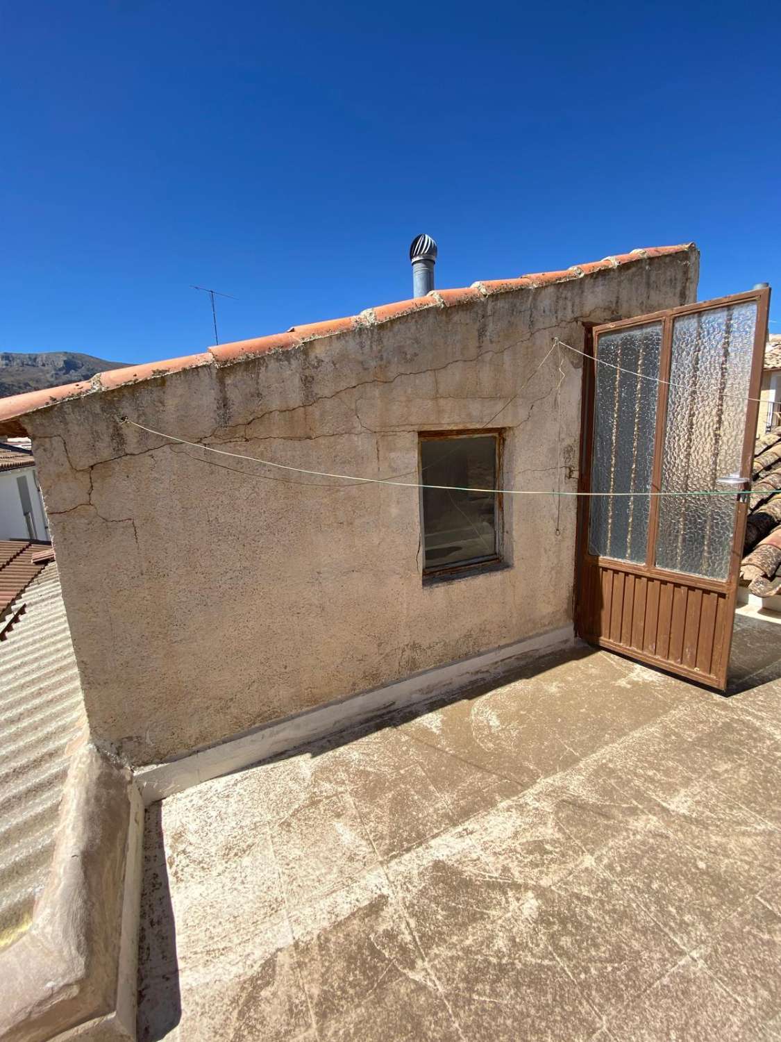 Casa de pueblo de 5 dormitorios y 2 baños con terraza exterior en Maria