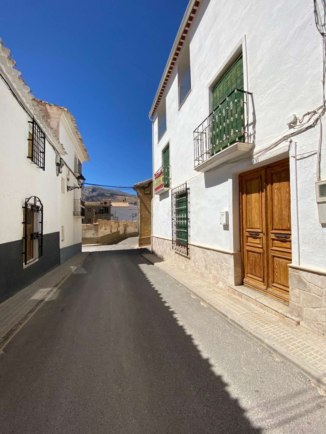 Casa de pueblo de 5 dormitorios y 2 baños con terraza exterior en Maria