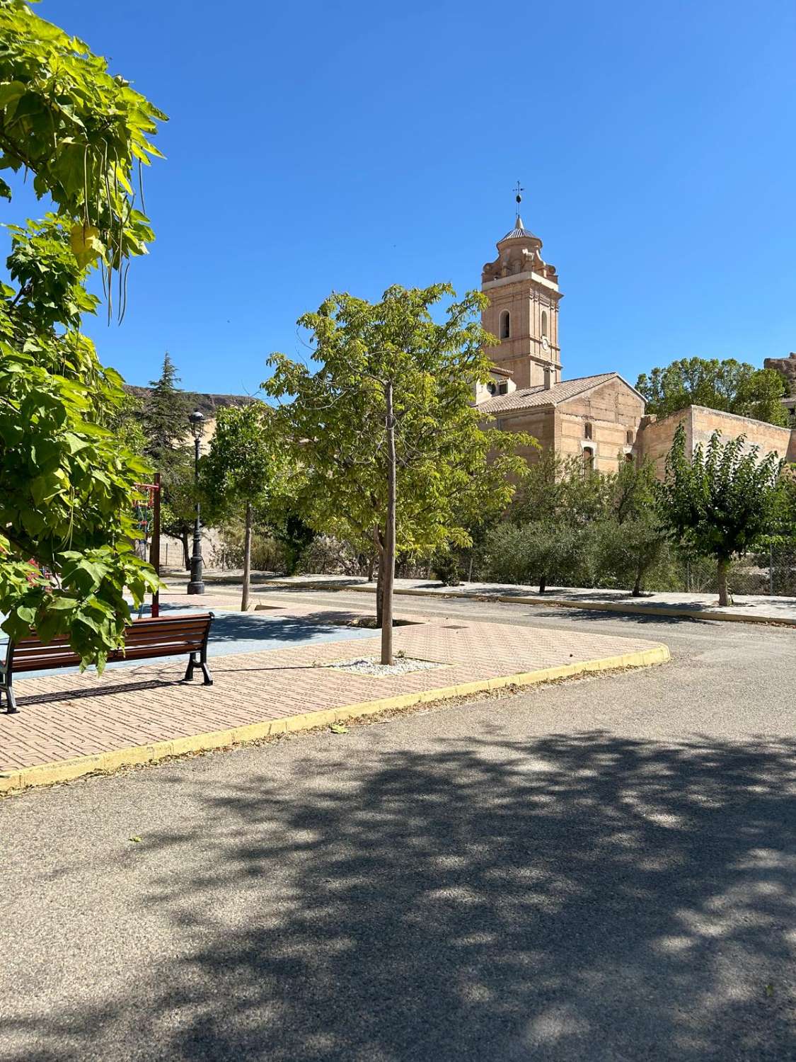 Fantástica casa de pueblo en Oria con gran potencial