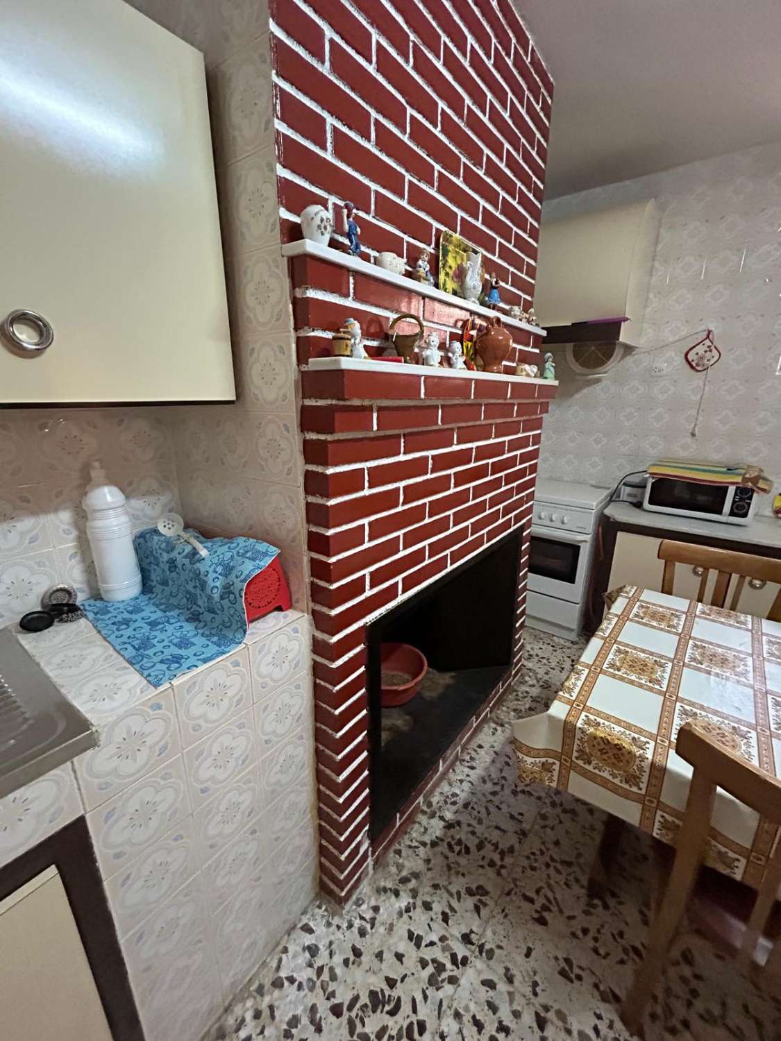 Maison de village de 5 chambres et 1 salle de bain à Oria avec terrain à l'avant et à l'arrière de la propriété