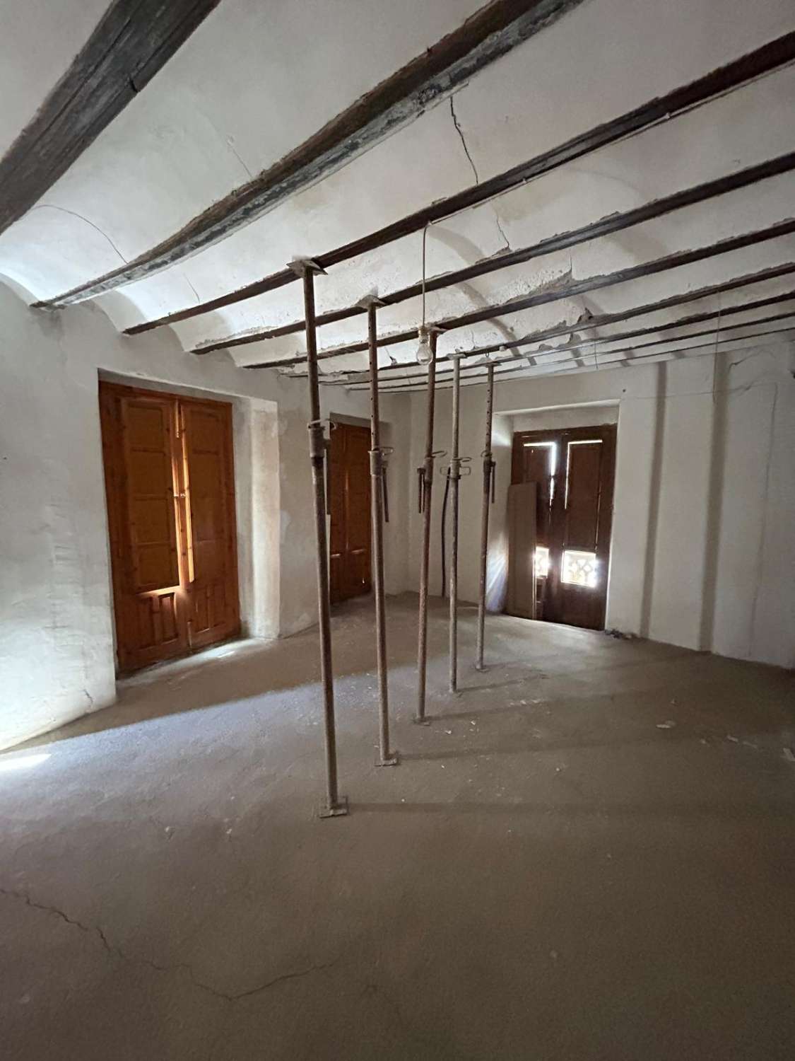 Casa grande con antigua pescadería en planta baja en Vélez-Rubio