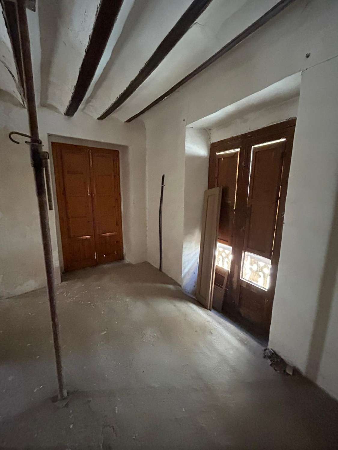 Casa grande con antigua pescadería en planta baja en Vélez-Rubio