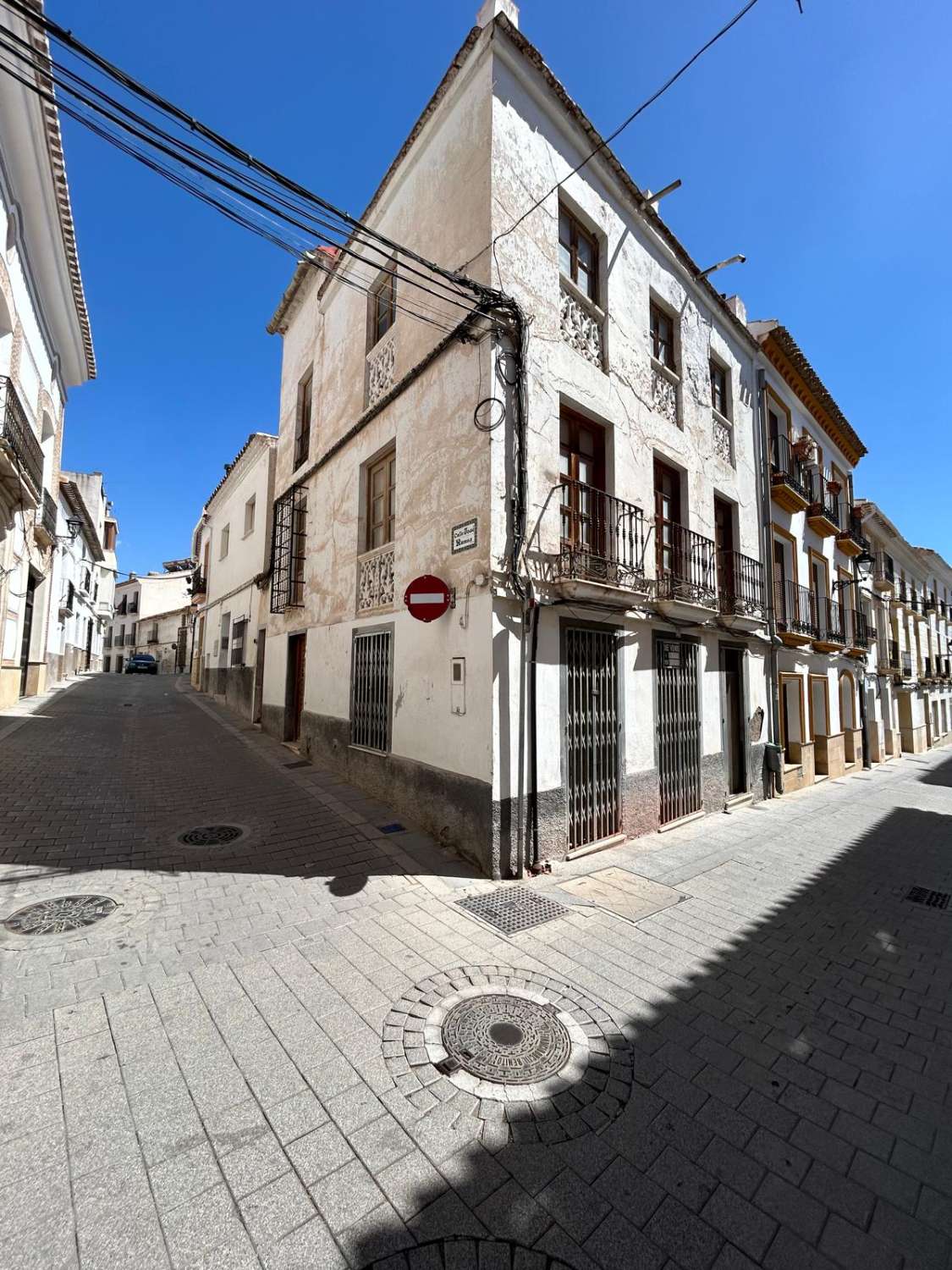 Large house with former fish monger on ground floor in Vélez-Rubio