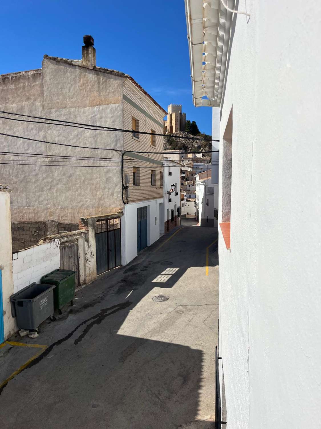 Casa adosada de esquina de 5 dormitorios y 1 baño en Vélez Blanco