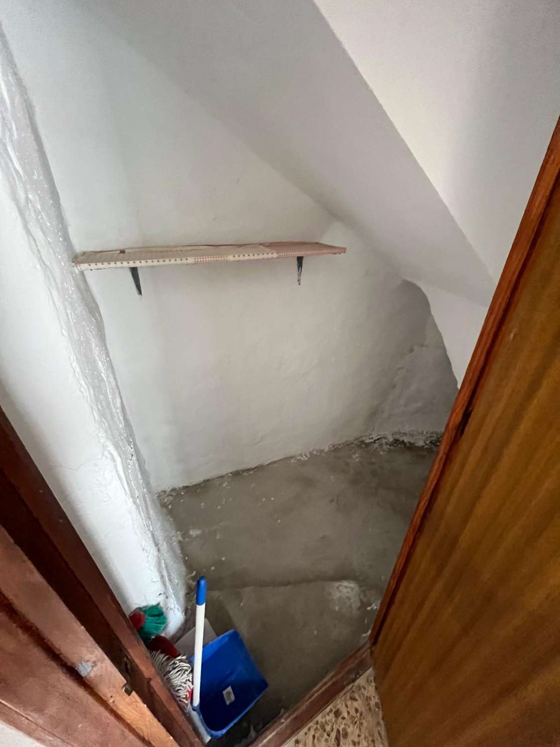 Casa adosada de esquina de 5 dormitorios y 1 baño en Vélez Blanco