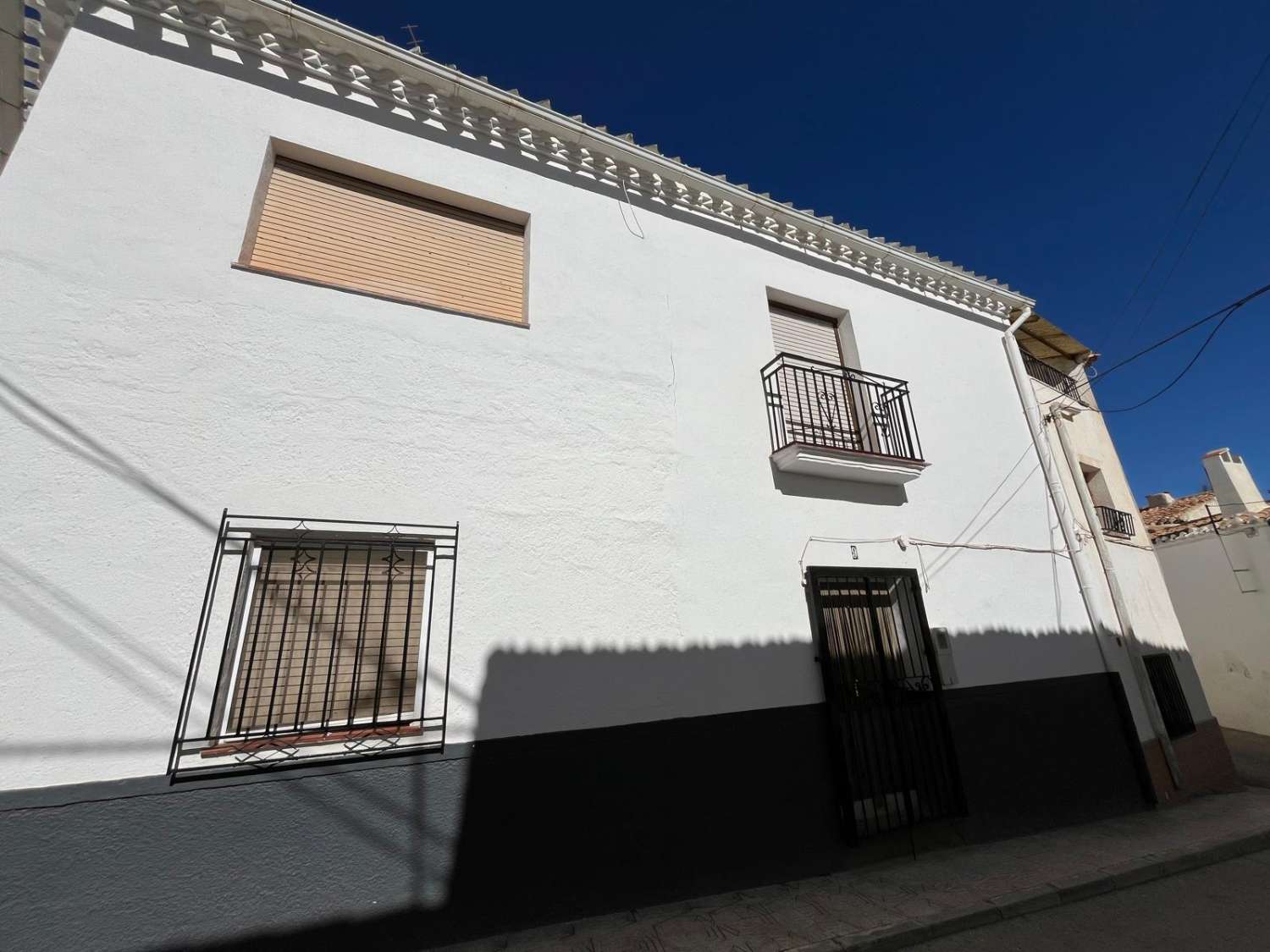 Casa adosada de esquina de 5 dormitorios y 1 baño en Vélez Blanco