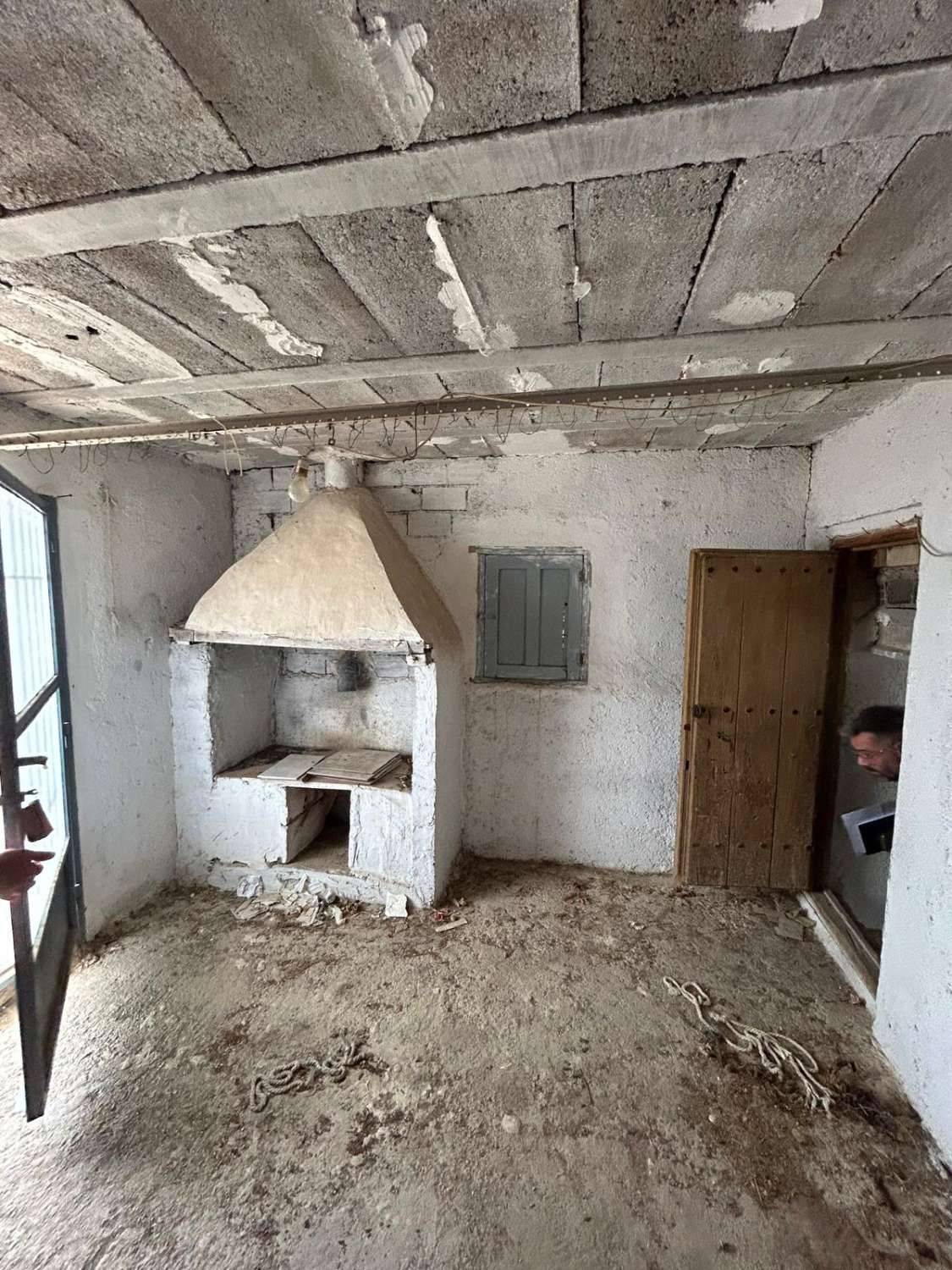 Casa adosada de 3 plantas debajo de un famoso castillo. 3 dormitorios, 2 balcones.