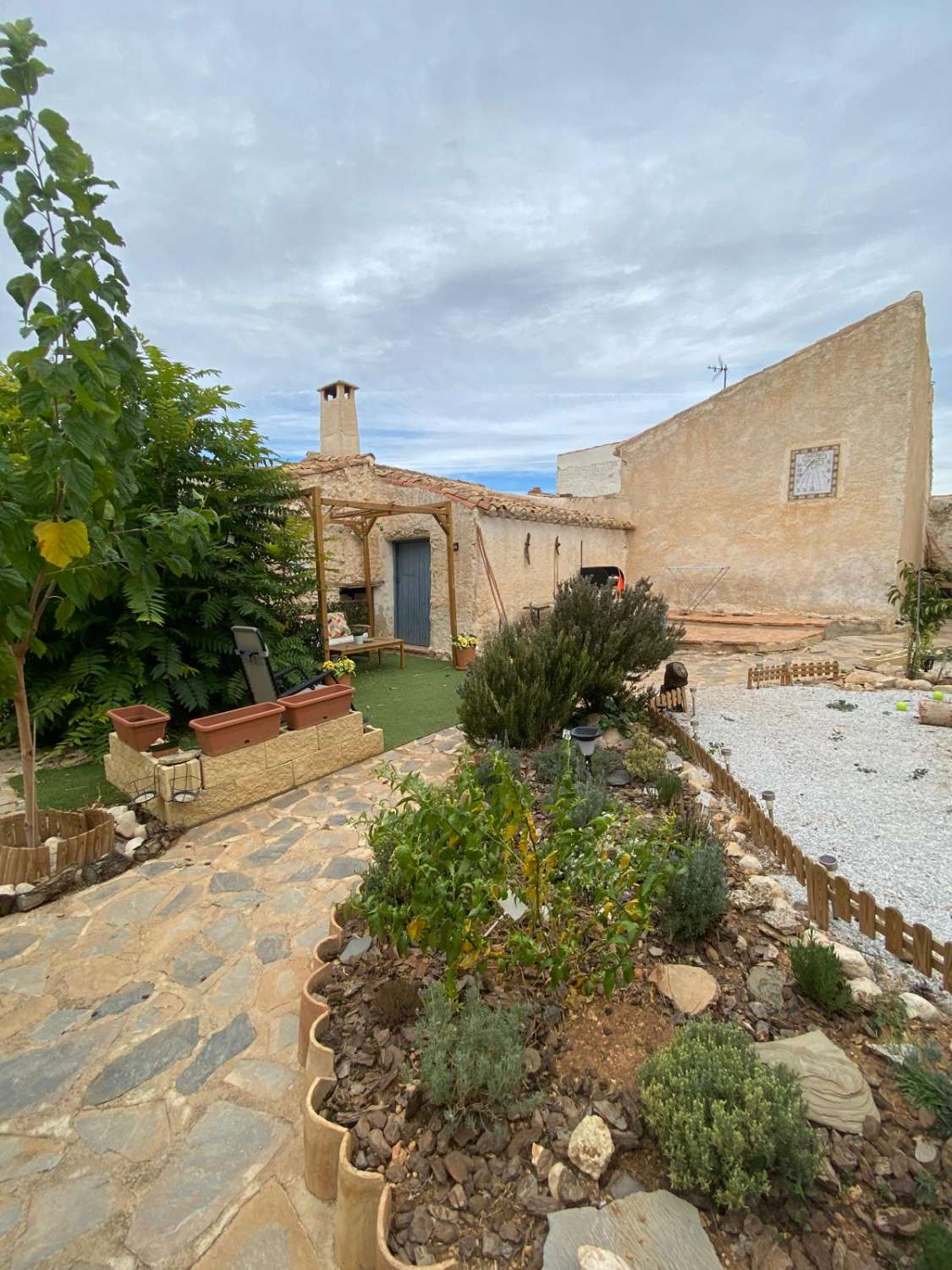 Stunning 3 bedroom house with large garden in Maria