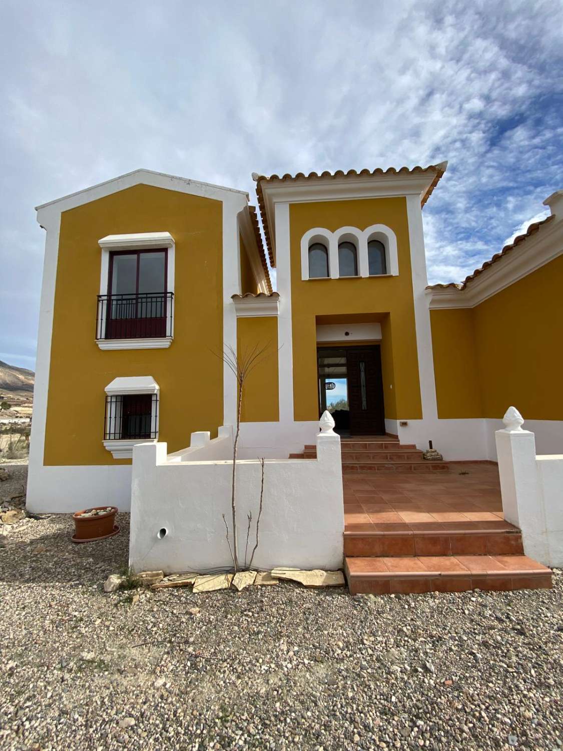 Impresionante villa de 3 dormitorios y 3 baños con piscina, terreno y las vistas más increíbles.