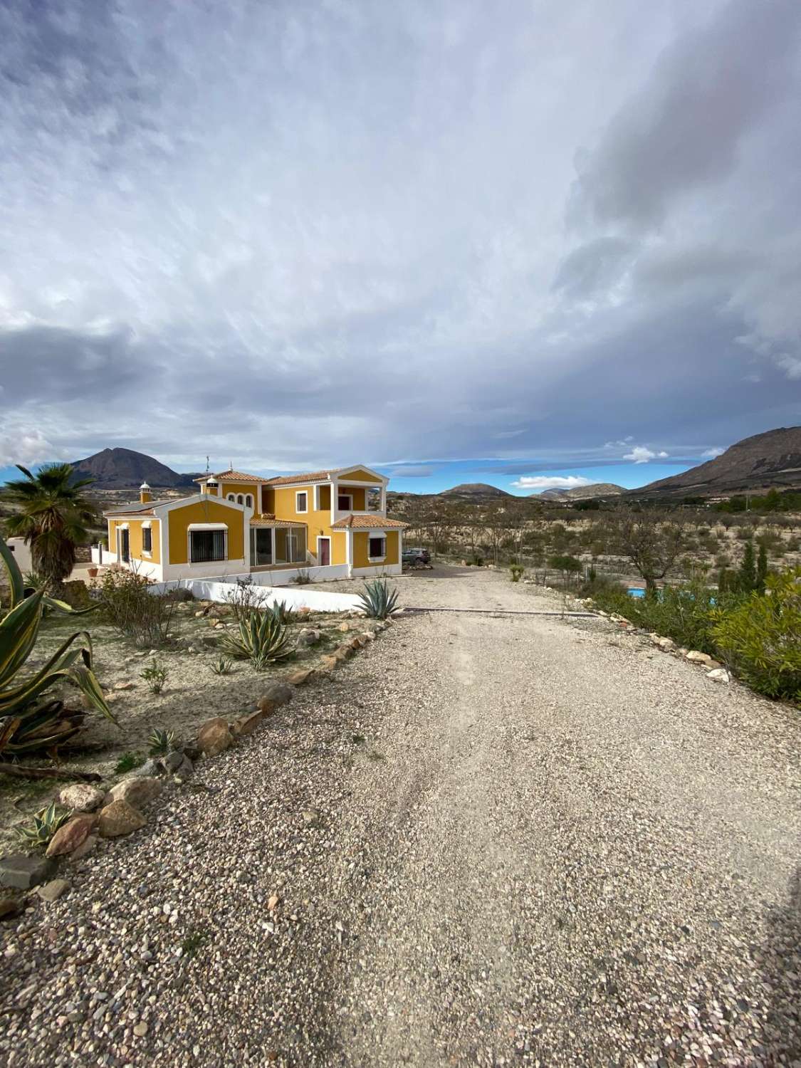 Impresionante villa de 3 dormitorios y 3 baños con piscina, terreno y las vistas más increíbles.