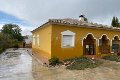 4  beautiful Villas for Sale in El Margen- great rental opportunity