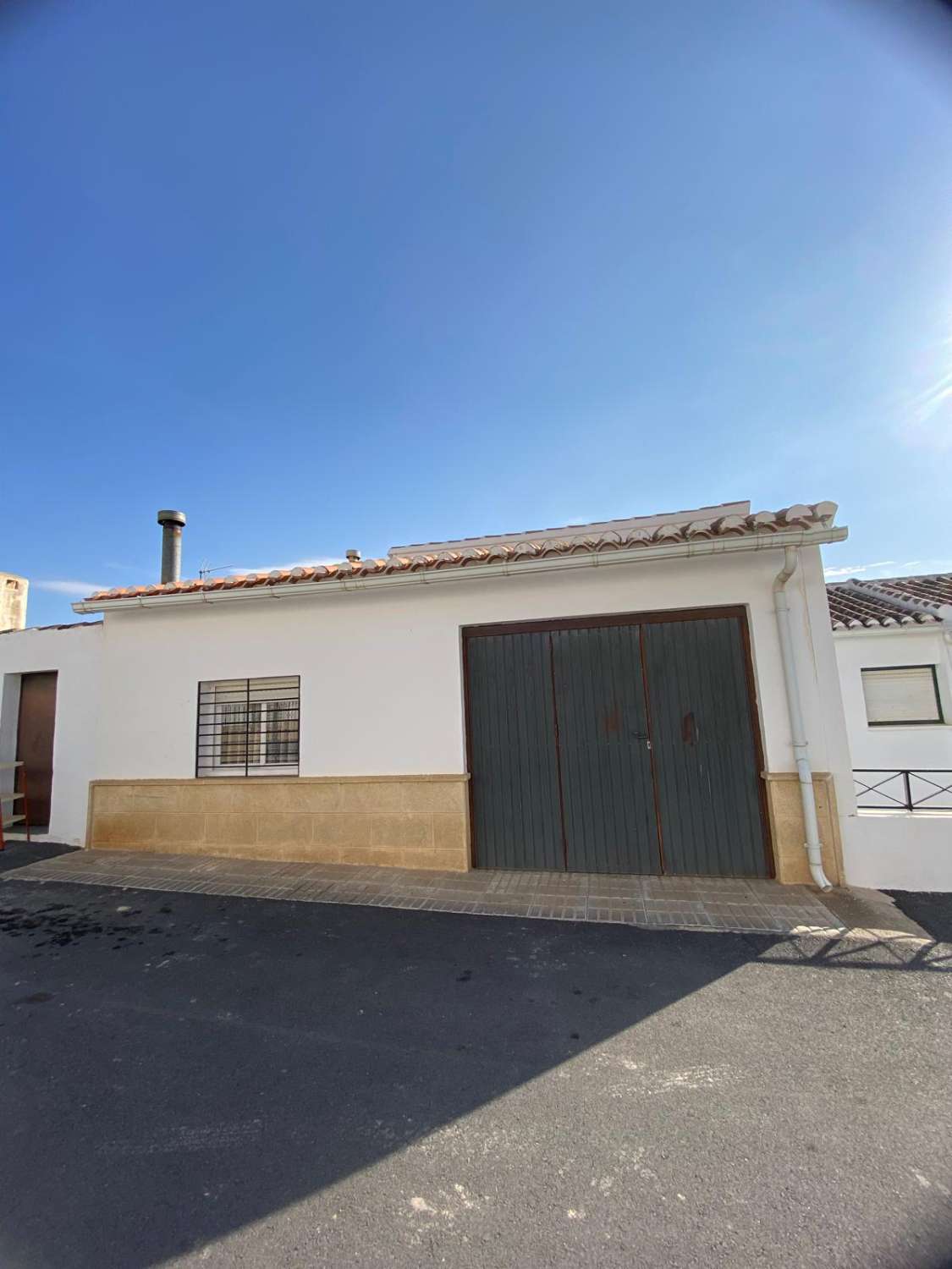 Casa de 5/6 habitaciones y 2 baños con 2 áreas de patio y garaje en una hermosa ubicación de Vélez Blanco