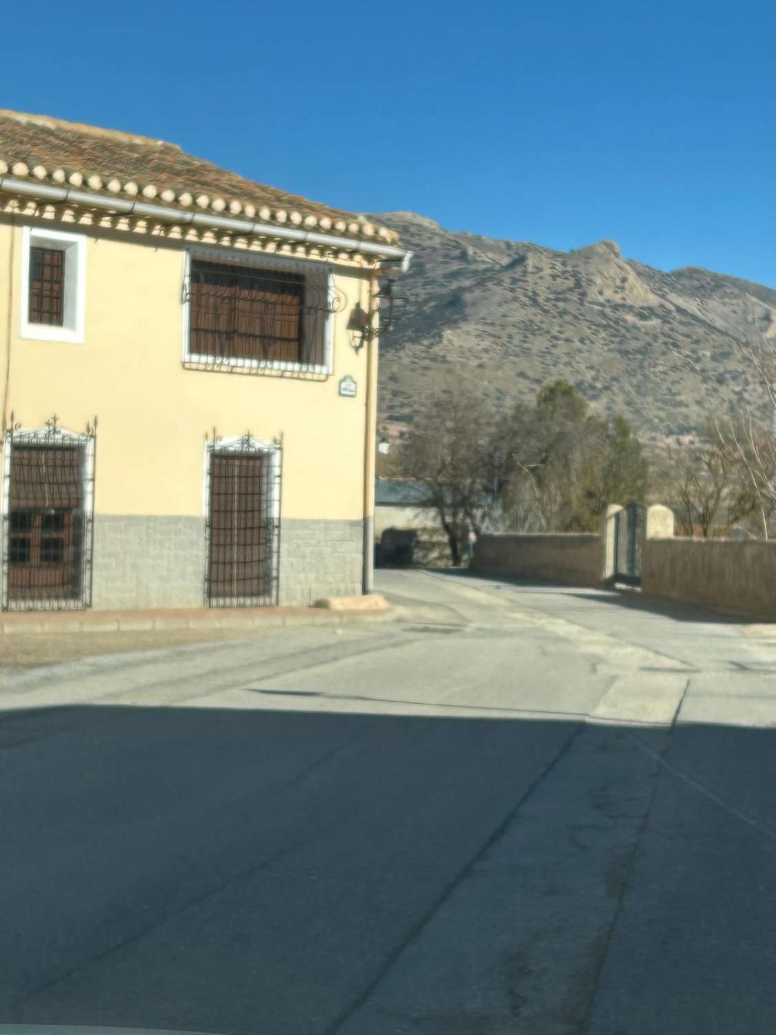 Casa de pueblo totalmente reformada con patio en el bonito pueblo de El Contador