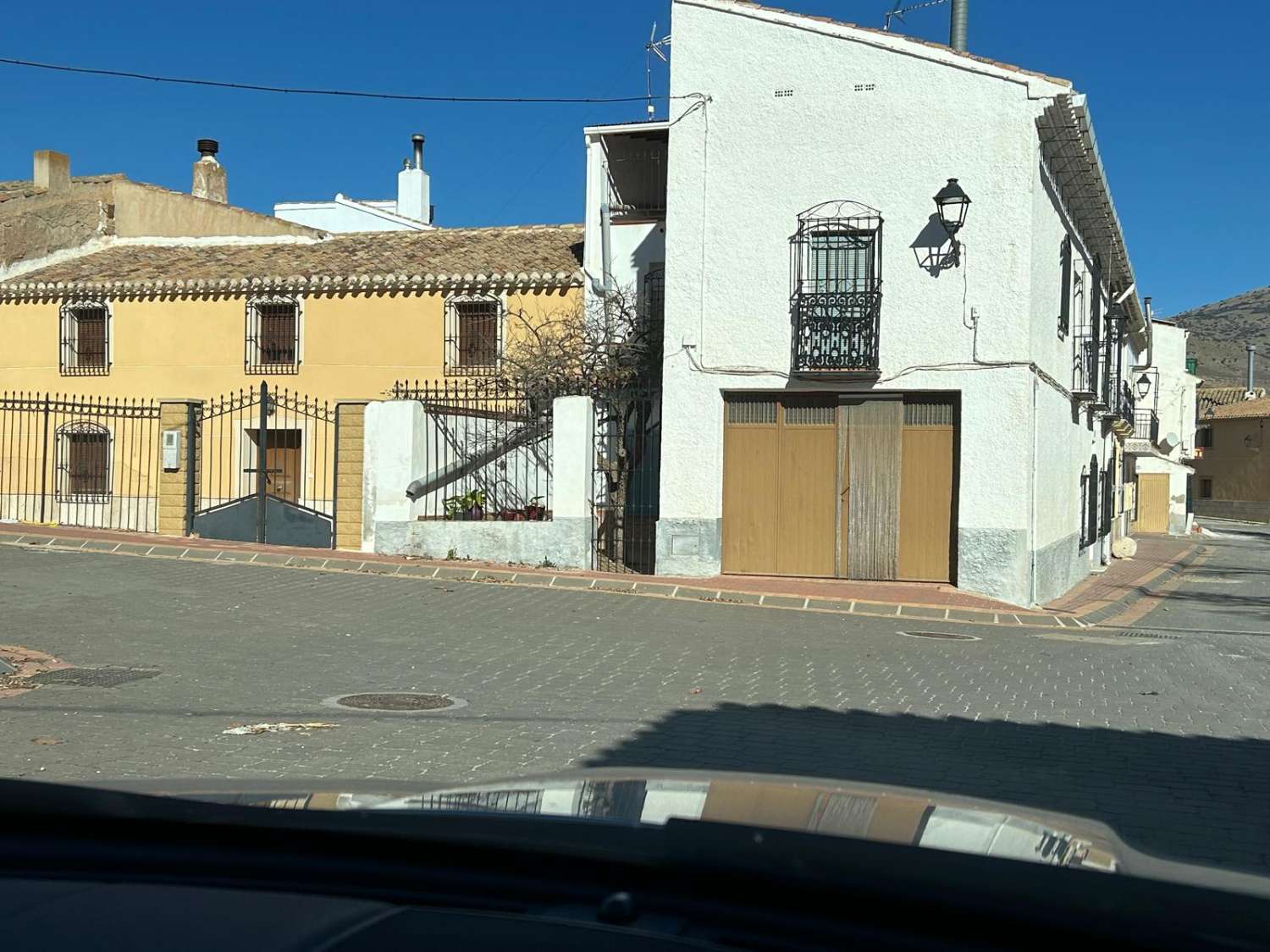 Casa de pueblo totalmente reformada con patio en el bonito pueblo de El Contador