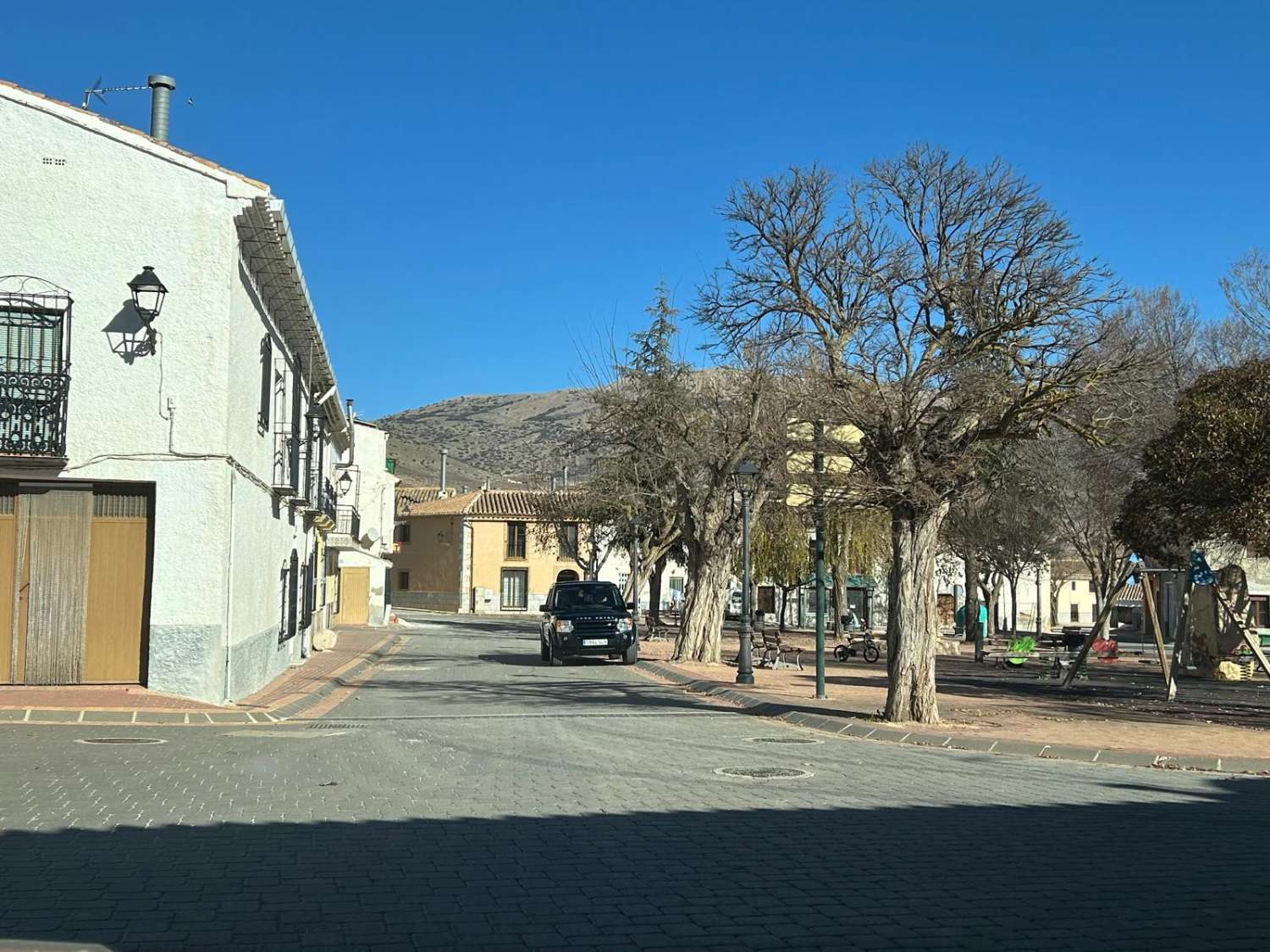 Casa de pueblo totalmente reformada con patio en el bonito pueblo de El Contador