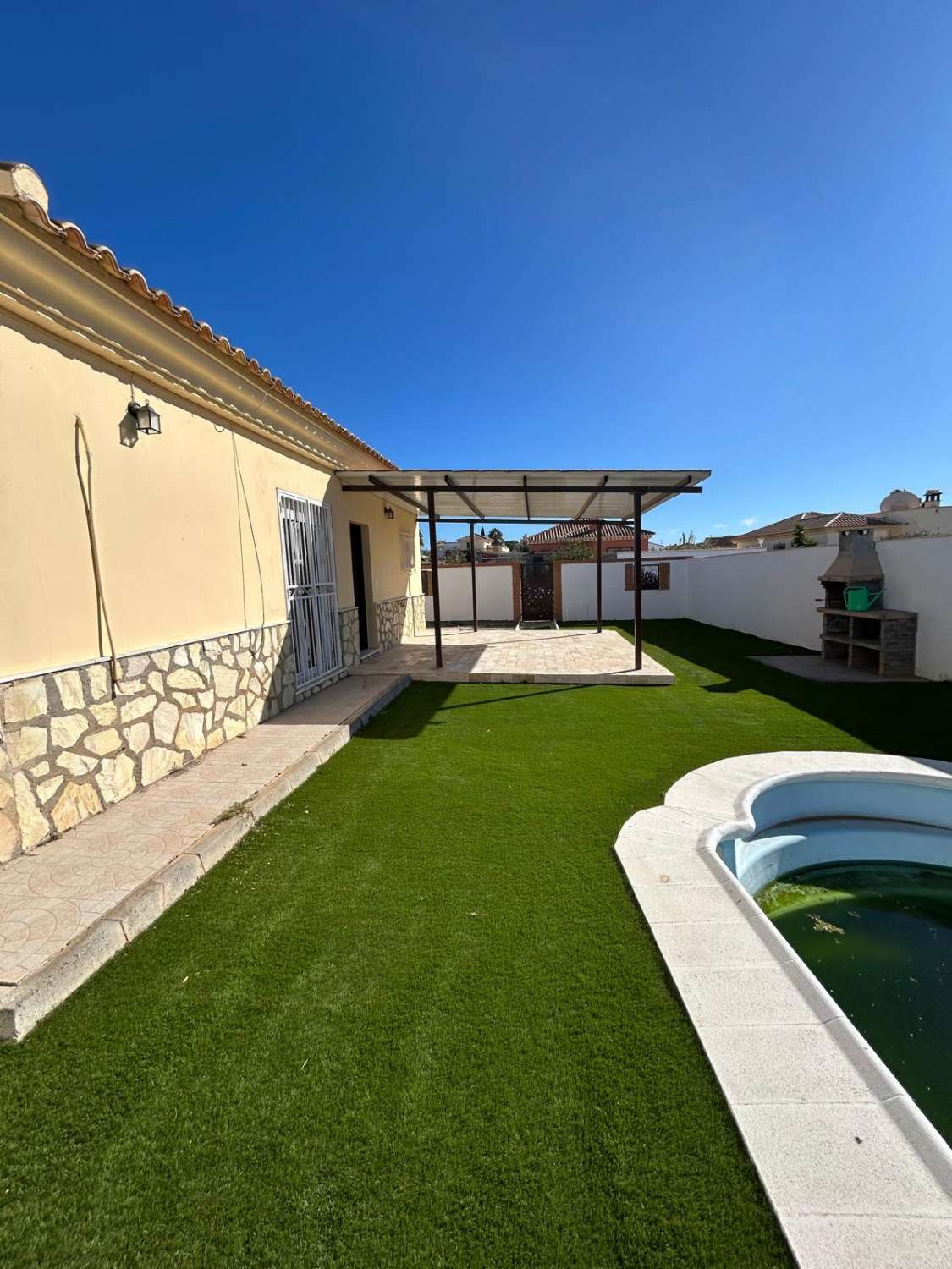 Three bedroom/ three bathroom villa in ever popular Arboleas